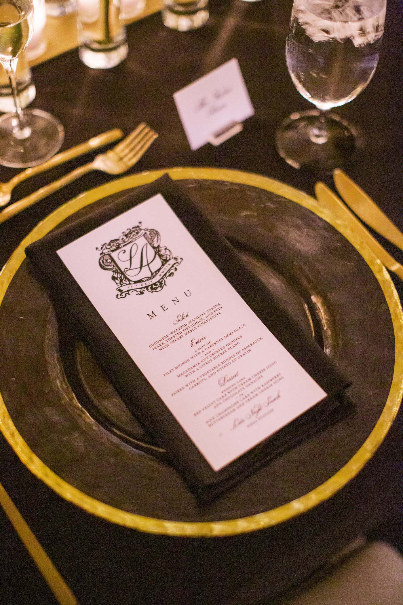 Classic Black, White, and Gold Wedding Reception Place Setting Ideas | Tampa Bay Planner Parties A La Carte